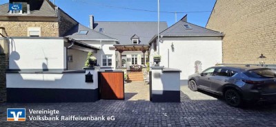 Modernisiert, top gepflegt und charmant! Ihr neues Zuhause in Senheim!