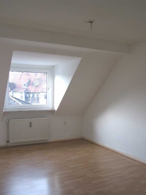 Freundliche und vollständig renovierte 3-Zimmer-Dachgeschosswohnung in Essen