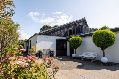 *** aus PFLEGENDER HAND in BELIEBTER LAGE mit viel RAUM und GARTEN ***