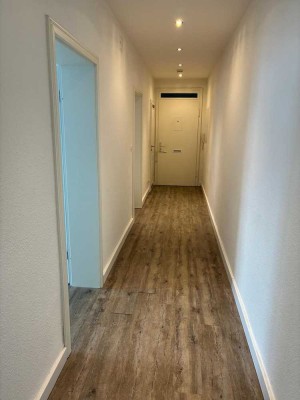 Modernisierte Wohnung mit drei Zimmern und Balkon in Hannover