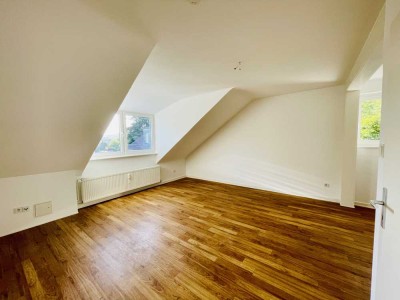 NEU*Erstbezug nach Teilsanierung*2-Zimmer-DG-Wohnung*Toplage*