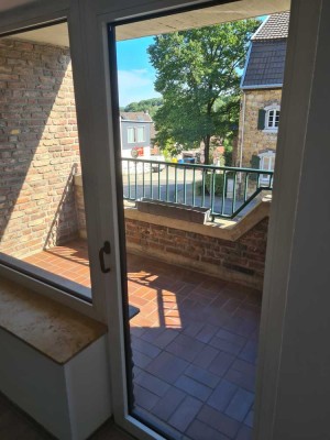 2 Zimmer, Küche, Diele, Bad, Balkon