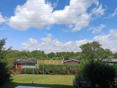 Bezugsfrei; Einbauküche und Balkon mit Blick ins Grüne