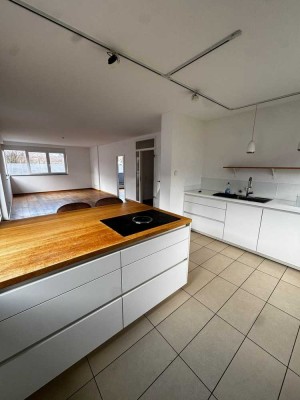 exklusive 6 Zimmer Penthousewohnung mit Einbauküche und 2 Dachterrassen ab sofort zu vermieten