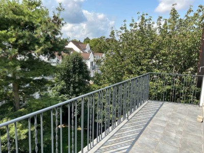 Großzügige und helle Maisonette mit 150 m² Wfl., 2 Stellpl.. in absolut ruhiger Lage + S-Bahn Nähe!