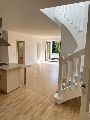 Repräsentative Wohnung mit neuer Wunsch-Küche, sofort frei