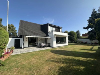 Repräsentativ & großzügig! Freistehendes Einfamilienhaus mit schönem Garten am Hardtberg!