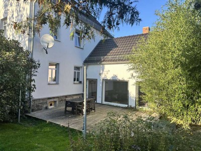 Geräumiges Einfamilienhaus mit großem Garten, Doppelgarage und vielen Nutzungsmöglichkeiten