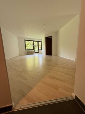 Zentrumsnahe 4-Zimmer-Erdgeschosswohnung mit EBK und Terrasse, frisch renoviert