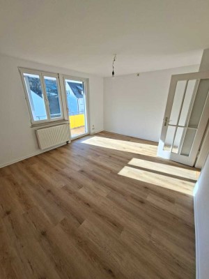** S-ROHRACKER: Schöne, gepflegte und helle 3-Zi.-Wohnung * TL-Bad * großer Balkon **