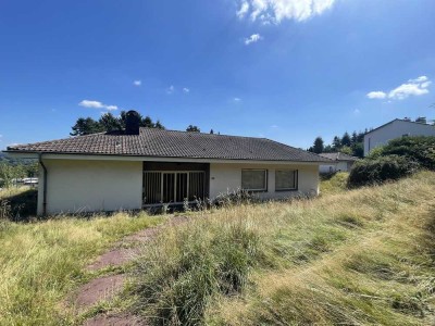 Freistehendes Einfamilienhaus in Traumlage mit Weitblick in die Täler