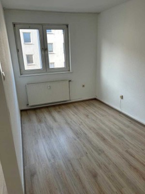 Attraktive und vollständig renovierte 3-Raum-Wohnung in Dortmund