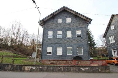 Zweifamilienhaus mit Nebengebäude Garage Innenhof großes Grundstück in Gummersbach