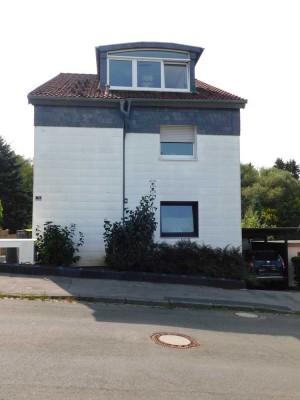Attraktive Maisonette-Wohnung mit Garten, Wintergarten und Garage