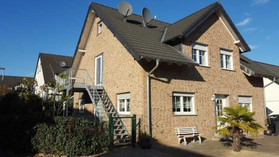 Wohnung im Freistehenden Zweifamilienhaus (1. Obergeschoss & Dachgeschoss)