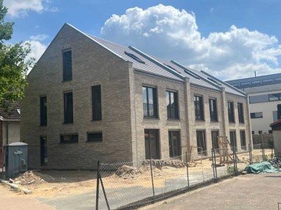 NEUBAU - noch 2 von 3 verfügbar ! moderne Reihenhäuser im Zentrum von Großburgwedel - ab Dezember 20