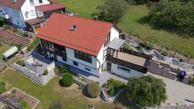 � Traumhaftes Einfamilienhaus mit Einliegerwohnung und großer Dachterrasse �