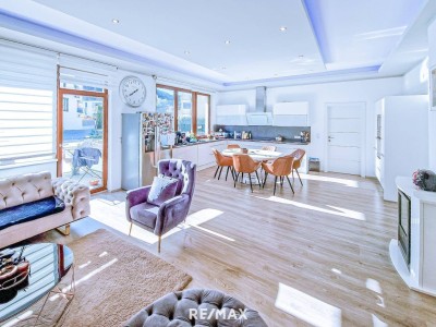 Hochwertiger 106 m² Altbau-Wohntraum mit sonnigem Balkon im Zentrum von Völs!