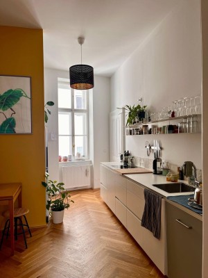 Zwischenmiete: möblierte + sanierte Altbauwohnung mit Charme - zentral und ruhig