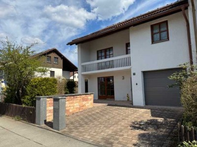 5-Zimmer-Doppelhaushälfte mit Einliegerwohnung, 3 Bädern, Innenaufzug & Obstgarten - profisionsfrei