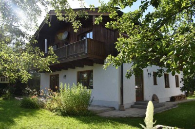 Einfamilienhaus mit großen Garten, Keller und Doppelgarage
