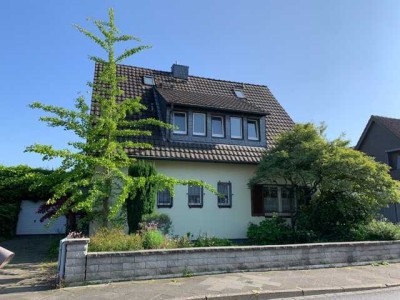 Düsseldorf-Wersten: Ruhige, helle Einliegerwohnung mit Küche in Zweifamilienhaus - nahe Uni/ Henkel