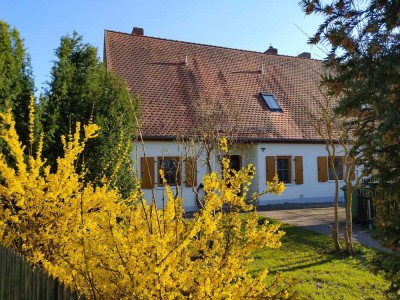 DHH in zentraler, ruhiger Wohnlage mit Garten, 2 Bädern sowie 2 PKW Stellplätzen