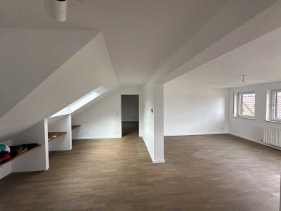 Helle, voll renovierte 3 Zimmerwohnung in Bestlage mit Blick auf die Basilika und den Spessart.
