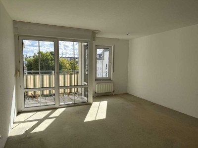Schöne Stadtwohnung mit Balkon und Aufzug - Renovierung erfolgt