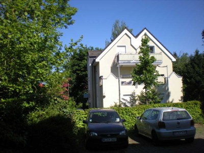 Gartenterrasse plus Gartenhaus- gepflegte Wohnung mit zwei Zimmern - absolut ruhig !