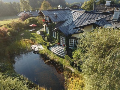 SONNENSEITE BESTLAGE KITZBÜHEL: GROSSZÜGIGES FAMILIENREFUGIUM MIT SENSATIONELLEM HAHNENKAMMBLICK