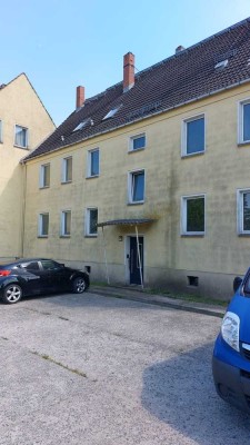 Doppelhaushälfte mit  5 WE unbewohnt und entkernt als Sanierungsobjekt zu verkaufen
