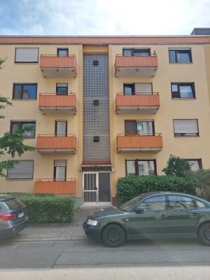 Frisch renovierte 3-Zimmer-Wohnung mit zwei Balkonen
