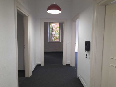 Schöne Stadtwohnung mit Küche und neuem Badezimmer