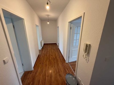 Große, helle 3-Raum Wohnung mitten im Zentrum von Auerbach!