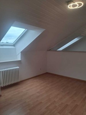 Attraktive kleine Wohnung im Dachgeschoss - zum Wohlfühlen