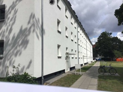 Komplett renovierte 2,5-Zimmer-Wohnung mit Balkon