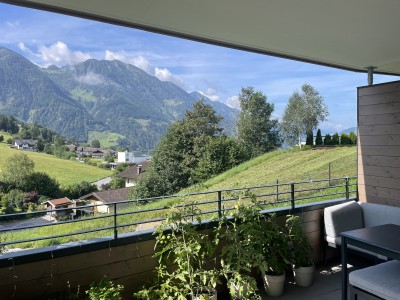 Helle und geräumige 4-Zimmer-Wohnung mit Bergblick