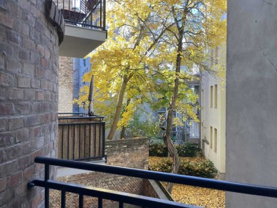 Individuelle 2,5 Zimmer mit Minibalkon. Kleines Schmuckstück in frisch saniertem Altbau bei der Land