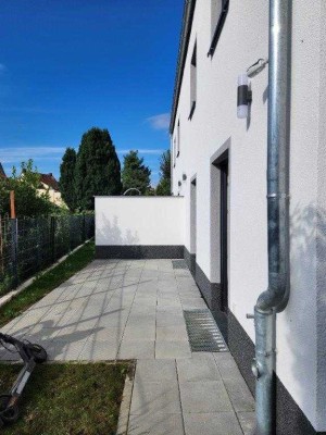 Hanau-Mittelbuchen - Neubau-Erstbezug, topmoderne DHH mit Gartenanteil, Dachterrasse, PKW-Stellplatz