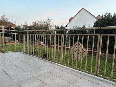 Traumhafte, frisch renovierte Wohnung mit Balkon und eigenem Stellplatz in bester Lage.