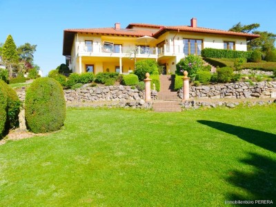 Exklusive Villa im meditteranen Stil, Bj. 2005 mit  parkähnlichem Garten und traumhafter Aussicht