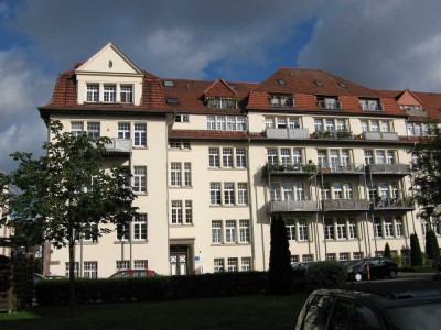 Südviertel-Altbau, gepflegtes 24qm-WG Zimmer mit Parkett an Studentin ab 1. 11. 25
