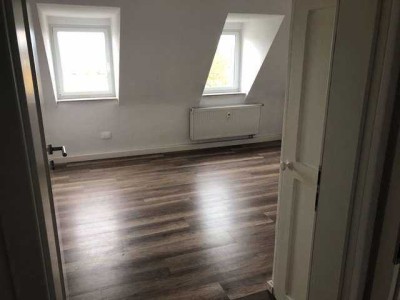 Mitten im Zentrum von Bamberg und am Wasser, sanierte 2-Zimmer-DG-Wohnung mit EBK