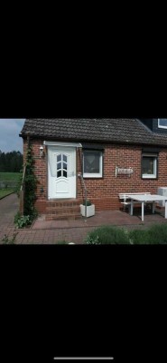 2-Zimmer Dachgeschosswohnung mit Garten, Terrasse und Garage