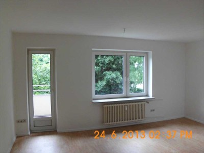Exklusive, vollständig renovierte 1-Zimmer-Wohnung mit Balkon in Hamburg-Schiffbeck