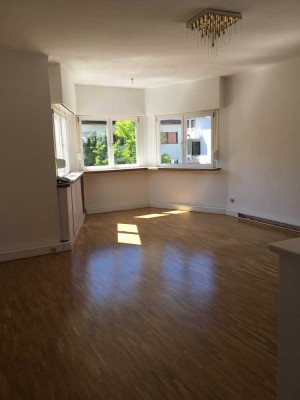 Großzügige 4,5-Zimmer-Wohnung mit Wintergarten in begehrter Lage – 136 m² Wohnkomfort