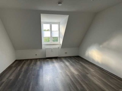 Schöne 2-Zimmerwohnung mit EBK und Wannenbad im Grünen!