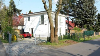 Von Privat: Kleine Stadthausvilla ruhig und in verkehrsgünstiger Lage