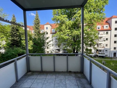Altbauwohung mit perfektem Grundriss und großer Loggia zum Garten